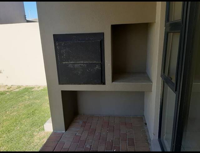 2 BEDROOM PROPERTY TO RENT IN BURGUNDY ESTATE